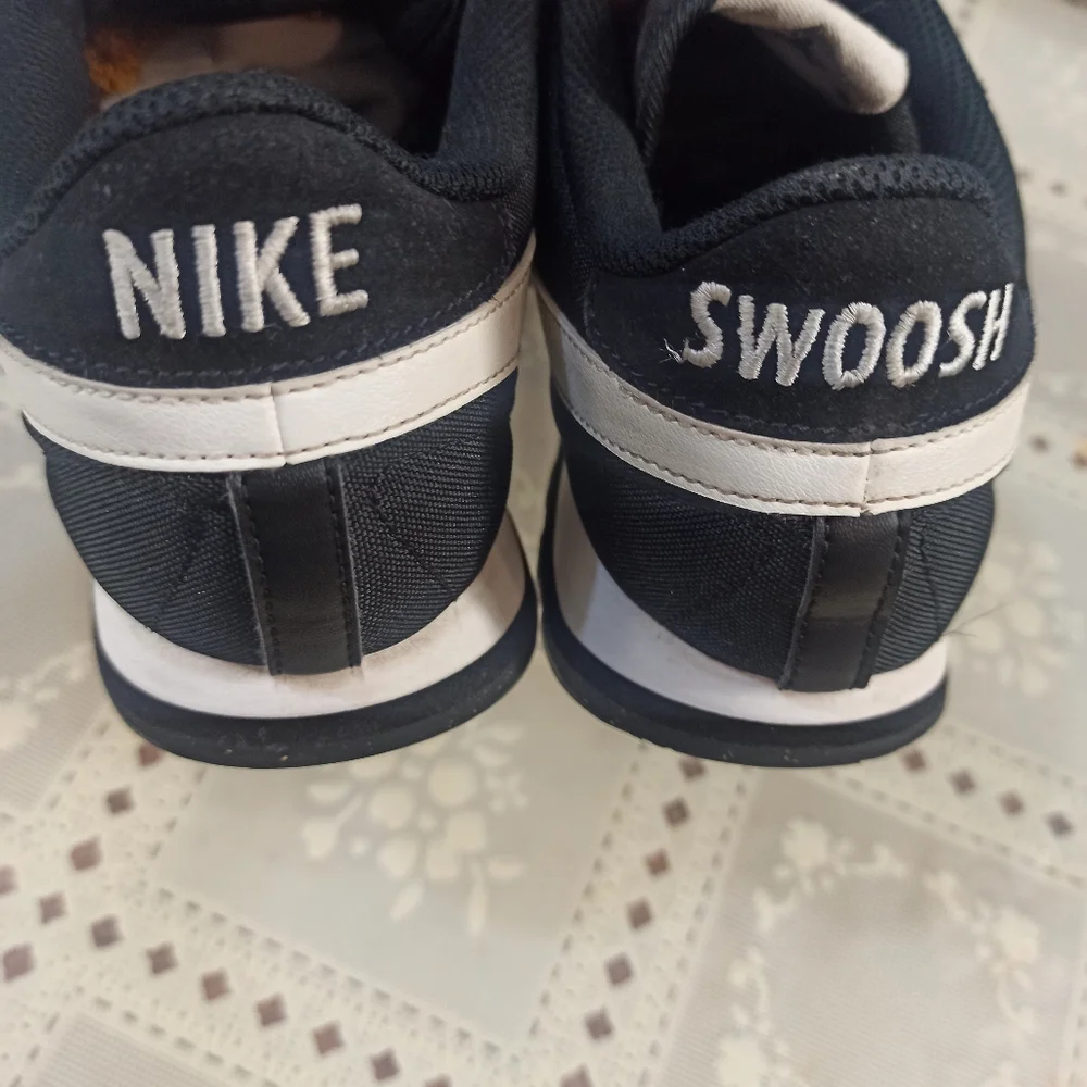 Nike Pre-Love O.X.  Black Suede White Swoosh Size 9 - Picture 11 of 12